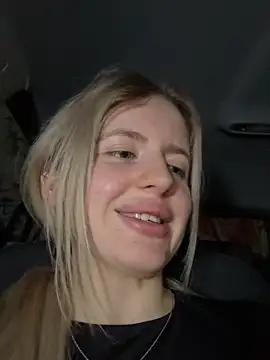 Holly-Glamour online show from 04-18-26, 11:16