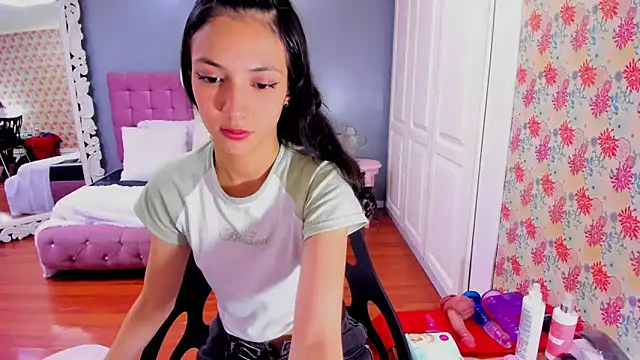 Snapshot of Iris_Stone_ chatting on 03-15-25, 05:04 Iris Stone online show from 03-15-25, 05:04