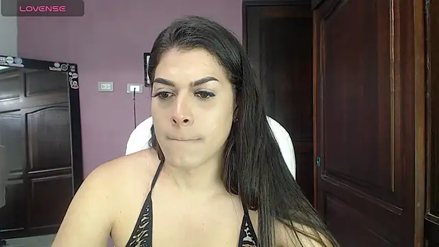 Snapshot of Luciana_Ortiz1 chatting on 01-10-25, 05:34 Luciana Ortiz1 online show from 01-10-25, 05:34