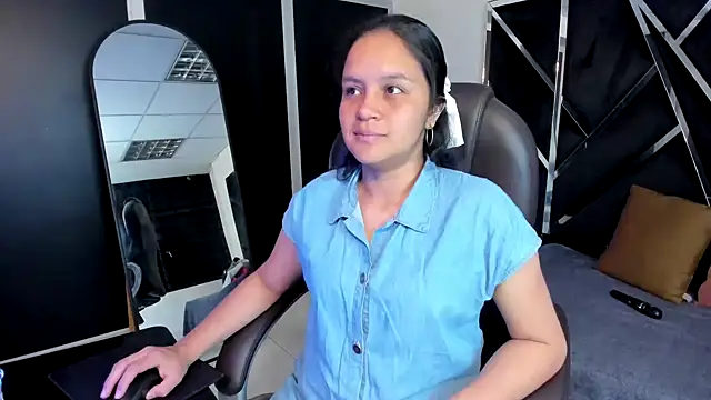 Snapshot of Ivanna18_x chatting on 10-10-25, 03:38 Ivanna18 x online show from 10-10-25, 03:38