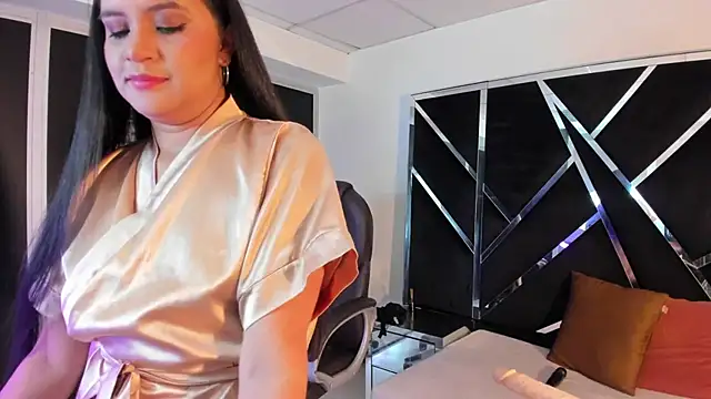 Snapshot of Ivanna18_x chatting on 10-15-25, 03:17 Ivanna18 x online show from 10-15-25, 03:17