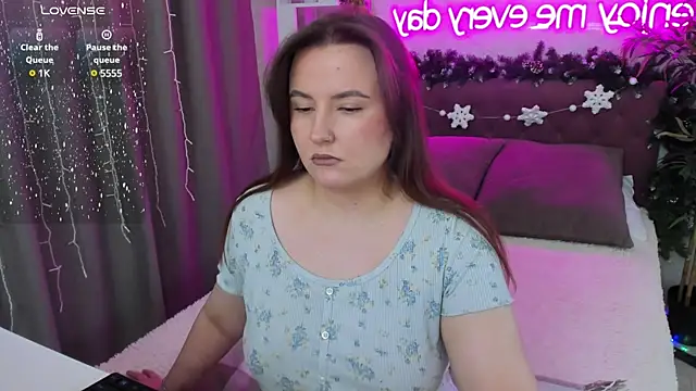 Snapshot of FeralPeach chatting on 01-16-25, 08:33 FeralPeach online show from 01-16-25, 08:33