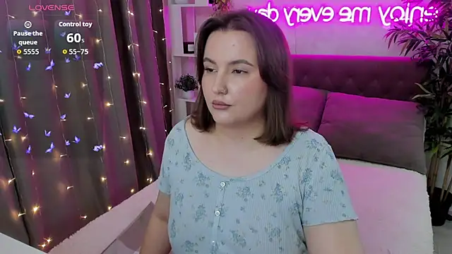 Snapshot of FeralPeach chatting on 10-23-25, 04:56 FeralPeach online show from 10-23-25, 04:56