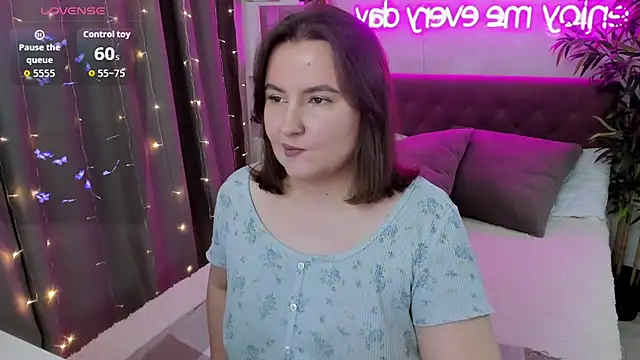 Snapshot of FeralPeach chatting on 10-29-25, 06:37 FeralPeach online show from 10-29-25, 06:37