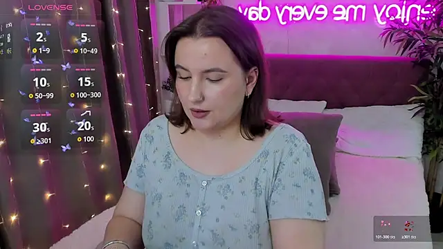 Snapshot of FeralPeach chatting on 11-02-25, 06:16 FeralPeach online show from 11-02-25, 06:16