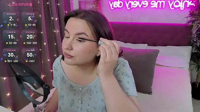 Snapshot of FeralPeach chatting on 11-14-25, 04:55 FeralPeach online show from 11-14-25, 04:55