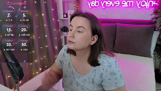 Snapshot of FeralPeach chatting on 11-21-25, 05:06 FeralPeach online show from 11-21-25, 05:06