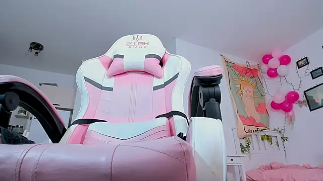 Mia Madden online show from 01-27-25, 05:25