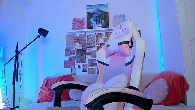 Mia Madden online show from 09-18-25, 03:41