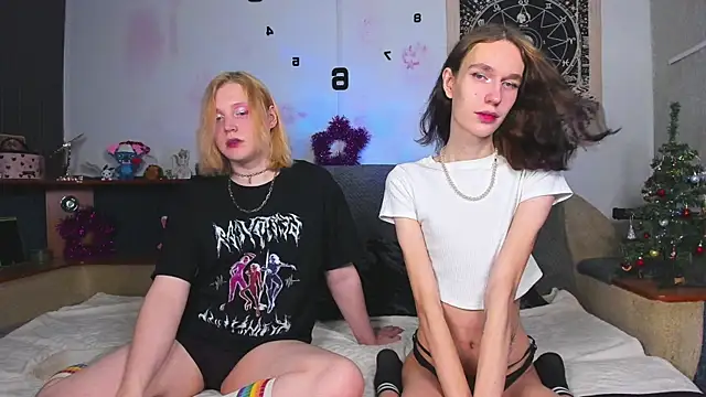 Snapshot of Calvin_and_Kevin chatting on 12-31-24, 09:10 Calvin and Kevin online show from 12-31-24, 09:10