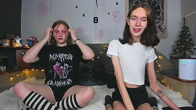 Snapshot of Calvin_and_Kevin chatting on 01-17-25, 01:46 Calvin and Kevin online show from 01-17-25, 01:46