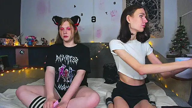 Snapshot of Calvin_and_Kevin chatting on 01-17-25, 05:51 Calvin and Kevin online show from 01-17-25, 05:51