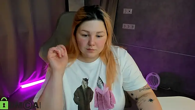 Snapshot of Ruth_Oliver chatting on 11-29-25, 01:08 Ruth Oliver online show from 11-29-25, 01:08