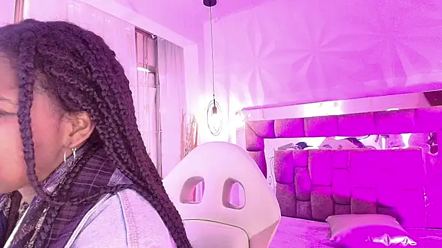 Snapshot of Queen_perla_ chatting on 07-12-26, 12:40 Queen perla online show from 07-12-26, 12:40