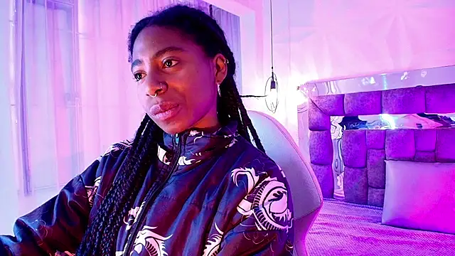 Snapshot of Queen_perla_ chatting on 07-15-26, 01:38 Queen perla online show from 07-15-26, 01:38