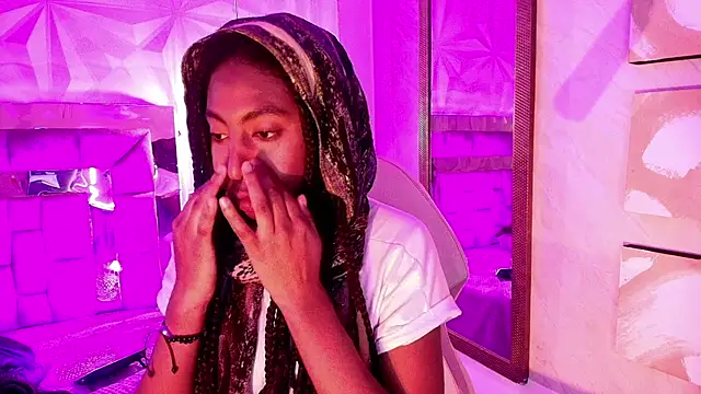 Snapshot of Queen_perla_ chatting on 07-17-26, 12:34 Queen perla online show from 07-17-26, 12:34
