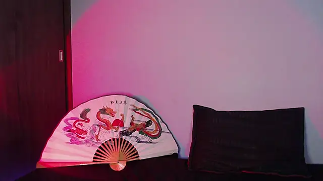 Snapshot of catipetite chatting on 12-14-24, 04:12 catipetite online show from 12-14-24, 04:12