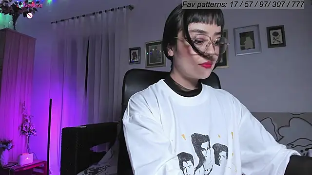 Snapshot of Conlosmichis chatting on 02-28-25, 11:01 Conlosmichis online show from 02-28-25, 11:01