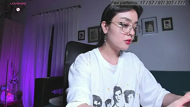 Snapshot of Conlosmichis chatting on 03-15-25, 01:52 Conlosmichis online show from 03-15-25, 01:52