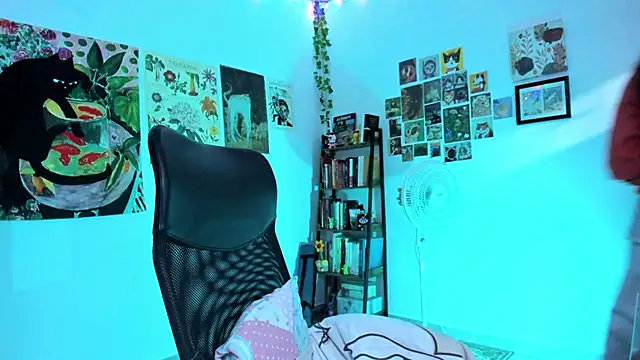 Snapshot of Conlosmichis chatting on 09-24-25, 12:03 Conlosmichis online show from 09-24-25, 12:03