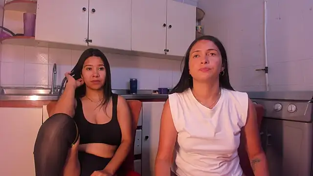 Snapshot of SofiAndNicol chatting on 02-01-25, 11:21 SofiAndNicol online show from 02-01-25, 11:21