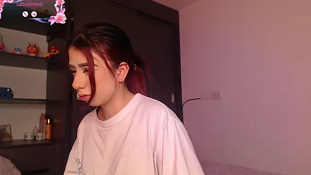 Snapshot of Your_rosalie chatting on 09-25-25, 03:54 Your rosalie online show from 09-25-25, 03:54