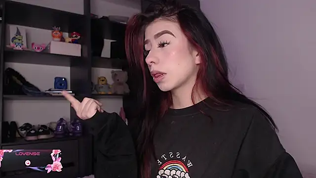 Snapshot of Your_rosalie chatting on 10-04-25, 04:21 Your rosalie online show from 10-04-25, 04:21