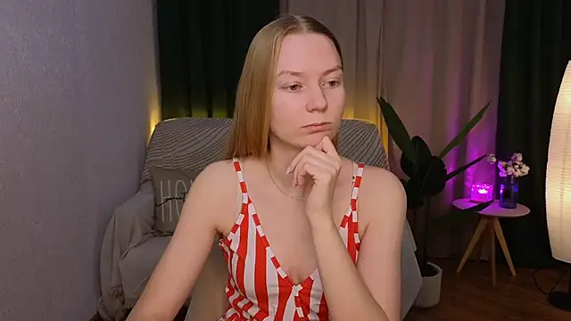 CarolynCohen   online show from 02-10-25, 02:08