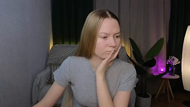 CarolynCohen   online show from 02-18-25, 02:05