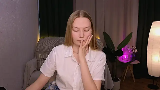 CarolynCohen   online show from 02-27-25, 05:13