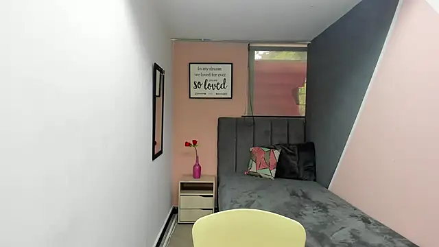 Snapshot of GiaFox_ chatting on 02-20-25, 12:25 GiaFox online show from 02-20-25, 12:25