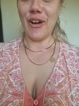 Snapshot of Off_the_Lesh chatting on 10-30-25, 07:10 Off the Lesh online show from 10-30-25, 07:10