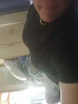 Snapshot of Off_the_Lesh chatting on 11-21-25, 12:32 Off the Lesh online show from 11-21-25, 12:32