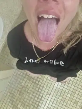 Snapshot of Off_the_Lesh chatting on 11-21-25, 02:05 Off the Lesh online show from 11-21-25, 02:05