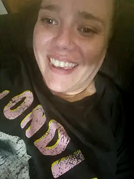 Snapshot of Off_the_Lesh chatting on 11-22-25, 02:21 Off the Lesh online show from 11-22-25, 02:21