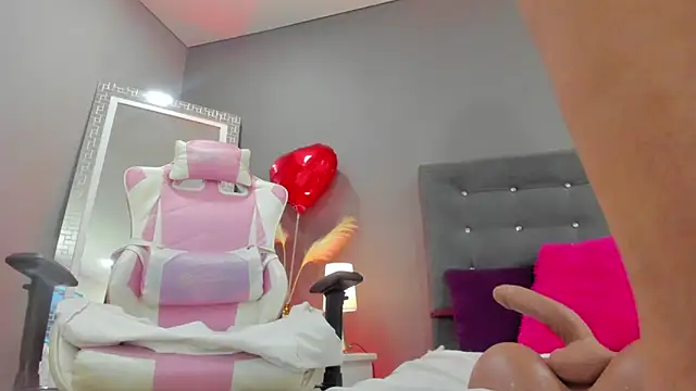 Snapshot of AriaRusso chatting on 02-15-25, 04:14 AriaRusso online show from 02-15-25, 04:14