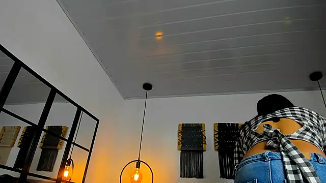 Snapshot of Sweet_camille chatting on 09-18-25, 02:13 Sweet camille online show from 09-18-25, 02:13