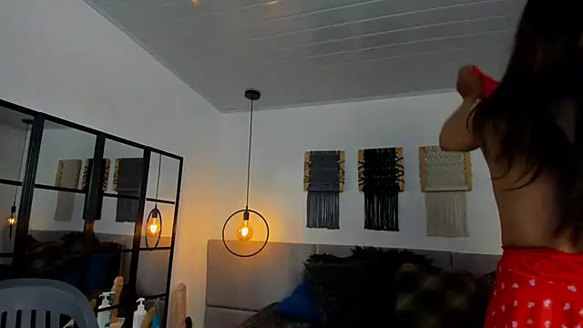 Snapshot of Sweet_camille chatting on 10-15-25, 02:11 Sweet camille online show from 10-15-25, 02:11