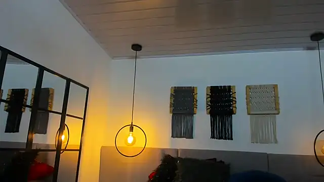 Snapshot of Sweet_camille chatting on 10-18-25, 02:14 Sweet camille online show from 10-18-25, 02:14