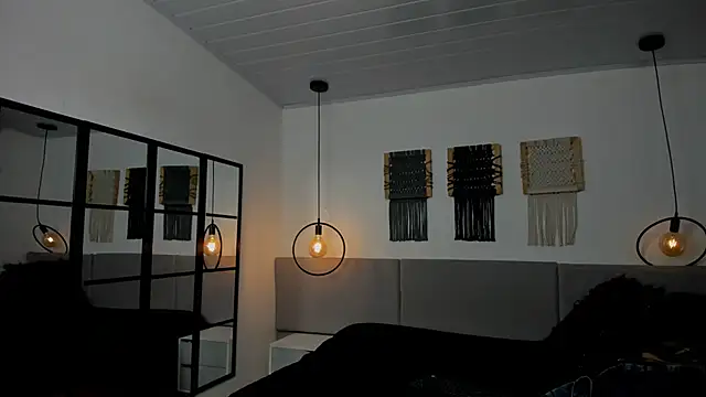 Snapshot of Sweet_camille chatting on 10-20-25, 02:23 Sweet camille online show from 10-20-25, 02:23