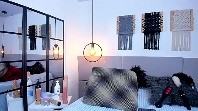 Snapshot of Sweet_camille chatting on 11-12-25, 03:18 Sweet camille online show from 11-12-25, 03:18