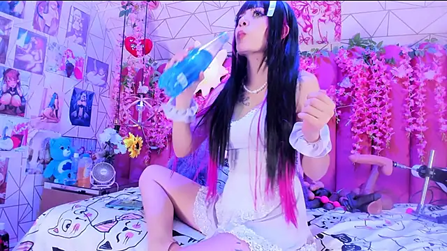 Snapshot of Alicebenett chatting on 02-22-26, 10:41 Alicebenett online show from 02-22-26, 10:41