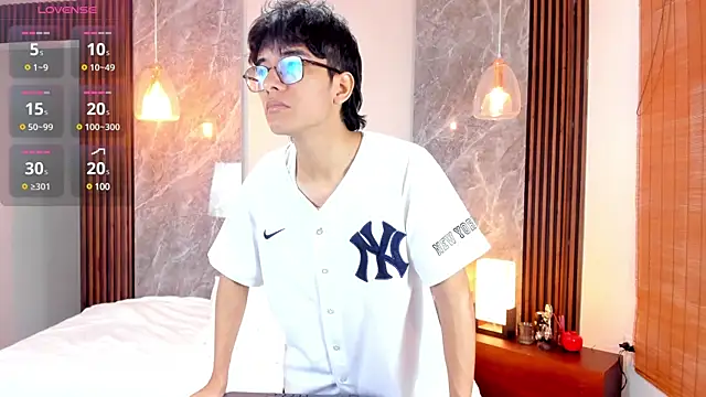 Snapshot of billie_jr chatting on 03-18-25, 12:25 billie jr online show from 03-18-25, 12:25