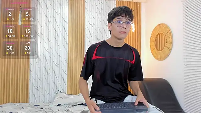 Snapshot of billie_jr chatting on 09-13-25, 04:12 billie jr online show from 09-13-25, 04:12