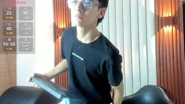 Snapshot of billie_jr chatting on 09-18-25, 03:41 billie jr online show from 09-18-25, 03:41