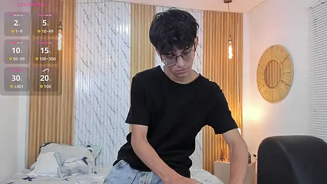 Snapshot of billie_jr chatting on 10-01-25, 03:56 billie jr online show from 10-01-25, 03:56