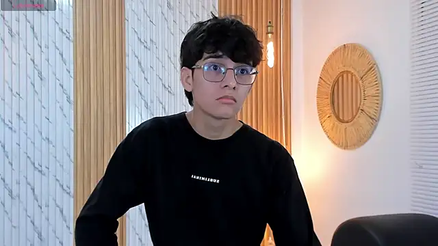 Snapshot of billie_jr chatting on 10-06-25, 03:48 billie jr online show from 10-06-25, 03:48