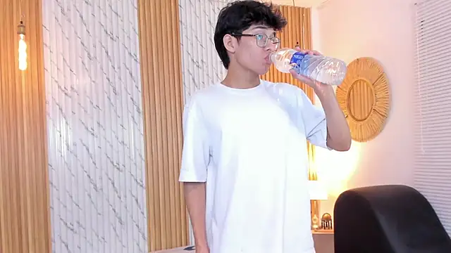 Snapshot of billie_jr chatting on 10-11-25, 03:50 billie jr online show from 10-11-25, 03:50