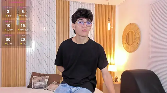 Snapshot of billie_jr chatting on 10-12-25, 03:49 billie jr online show from 10-12-25, 03:49