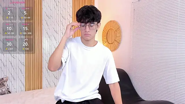 Snapshot of billie_jr chatting on 10-15-25, 03:39 billie jr online show from 10-15-25, 03:39